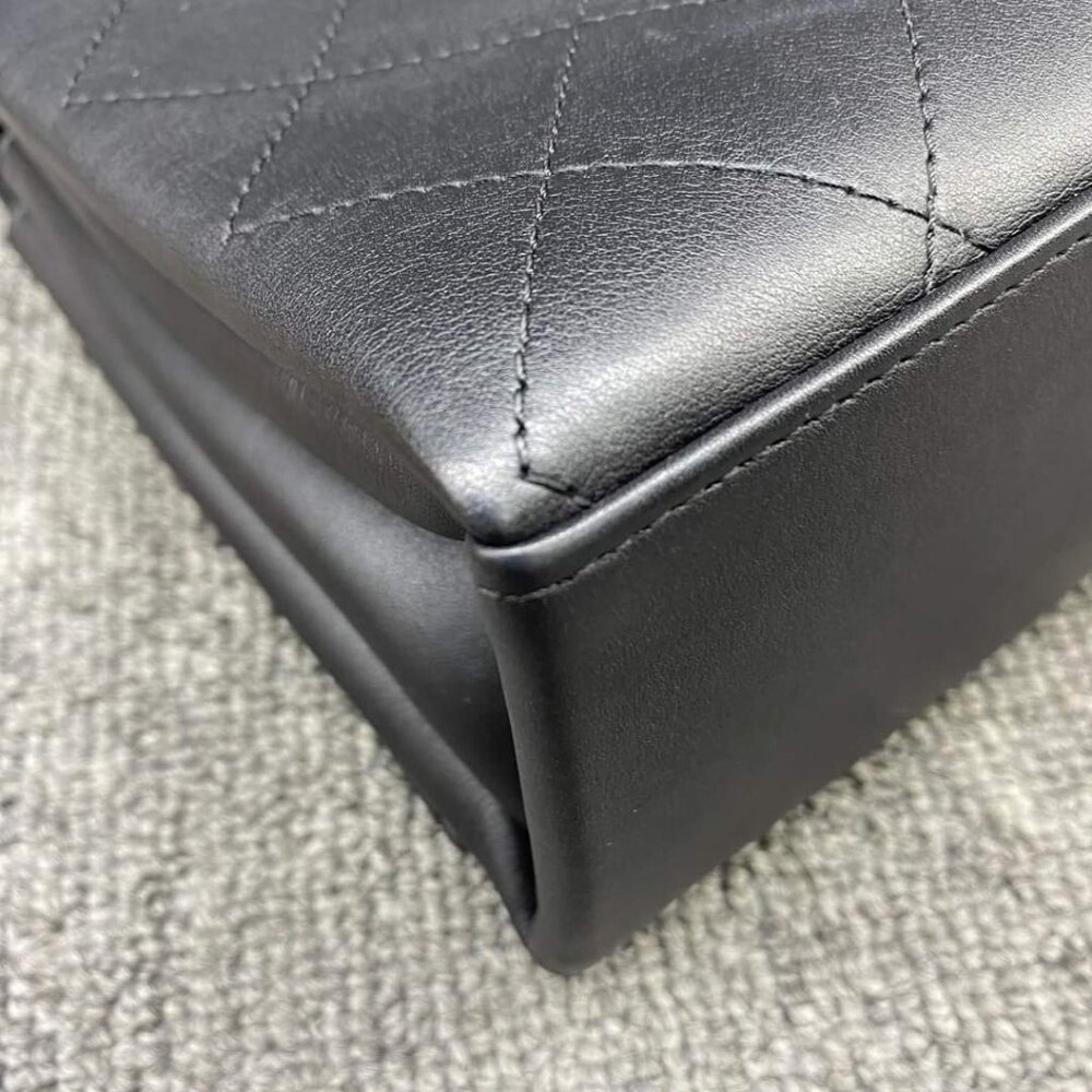 100% Authentic CHANEL Leather Shoulder Bag - Picture 7 of 14